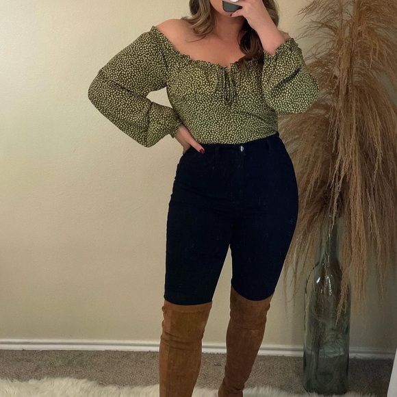 Green Print Smocked Going out Top, Medium NWOT - Picture 2 of 7